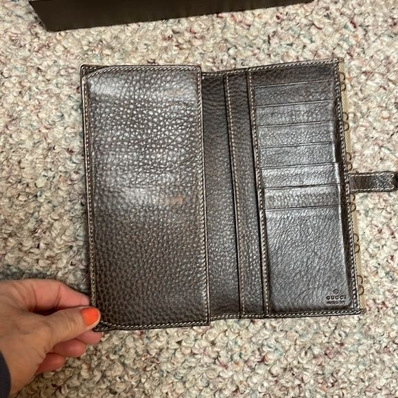 Gucci metal clasp classic double g print leather wallet - authentic - Picture 7 of 16
